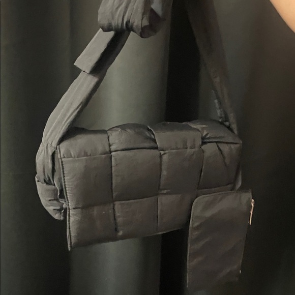 Black Puffy NYLON weave Shoulder Bag -  Women's Shoulder / Crossbody - Picture 7 of 7